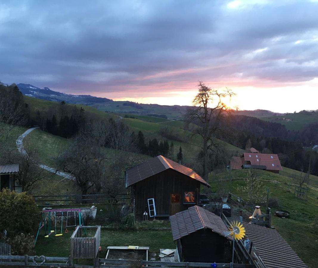 3,5 Zimmerferienwohnung Schwalbenaescht Rueeggisberg Luaran gambar